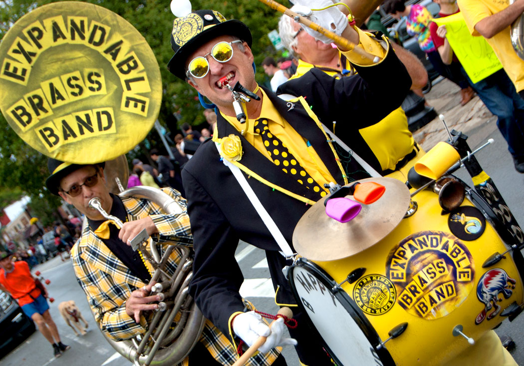 The Expandable Brass Band from Northampton, Mass., plays in the Honk Parade, Sept. 8, 2017. (Greg Cook)