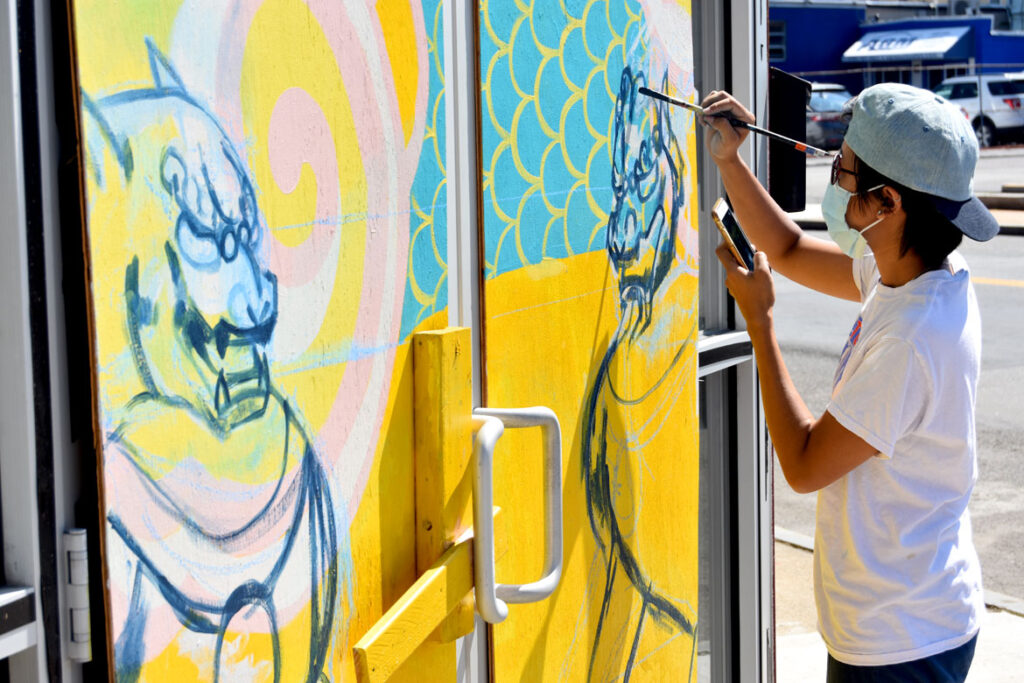 Vivian Ho painting mural at Wah Lum Kung Fu & Thai Chi Academy in Malden, Aug. 1, 2020. (Photo ©Greg Cook)