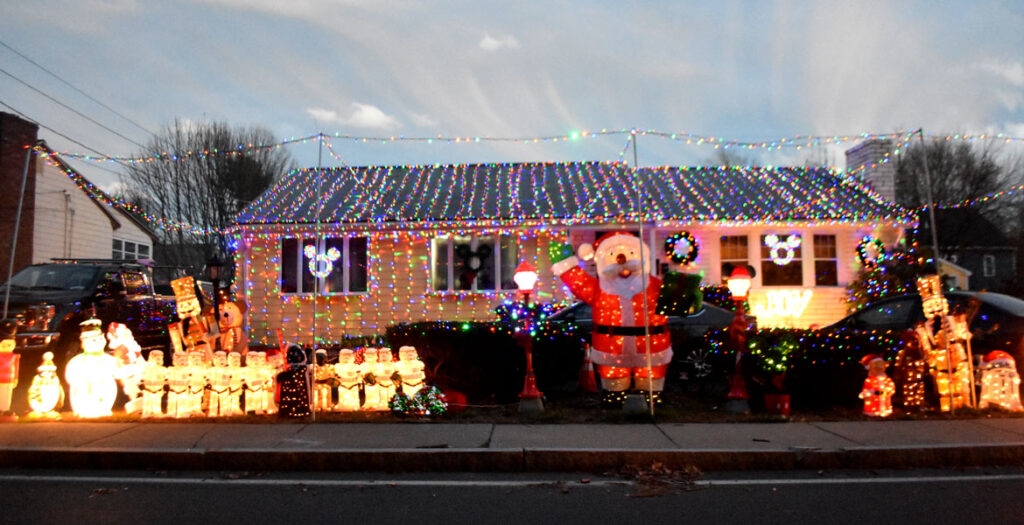Christmas lights at 223 Washington St., Melrose. 2020. (©Greg Cook photo)