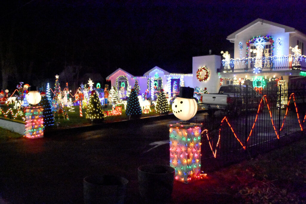 Christmas lights at 7 Lynn Fells Parkway, Saugus. 2020. (©Greg Cook photo)