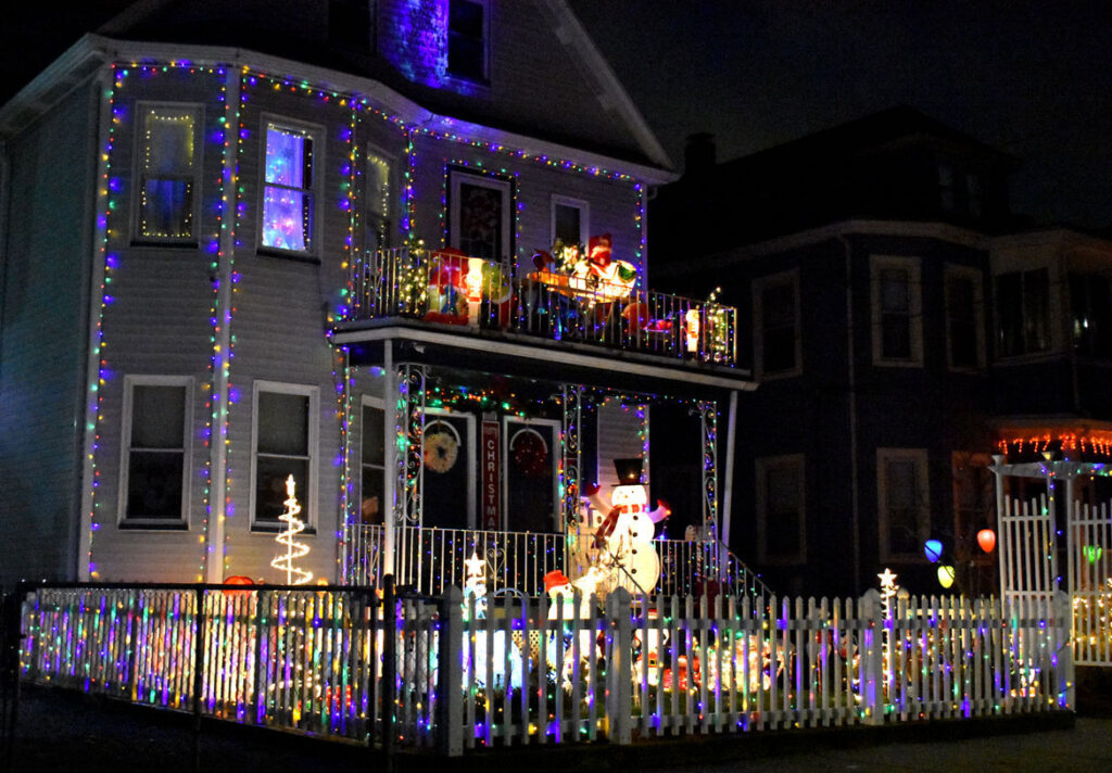 Christmas lights at 50 Bainbridge St., Malden, 2021. (©Greg Cook photo)