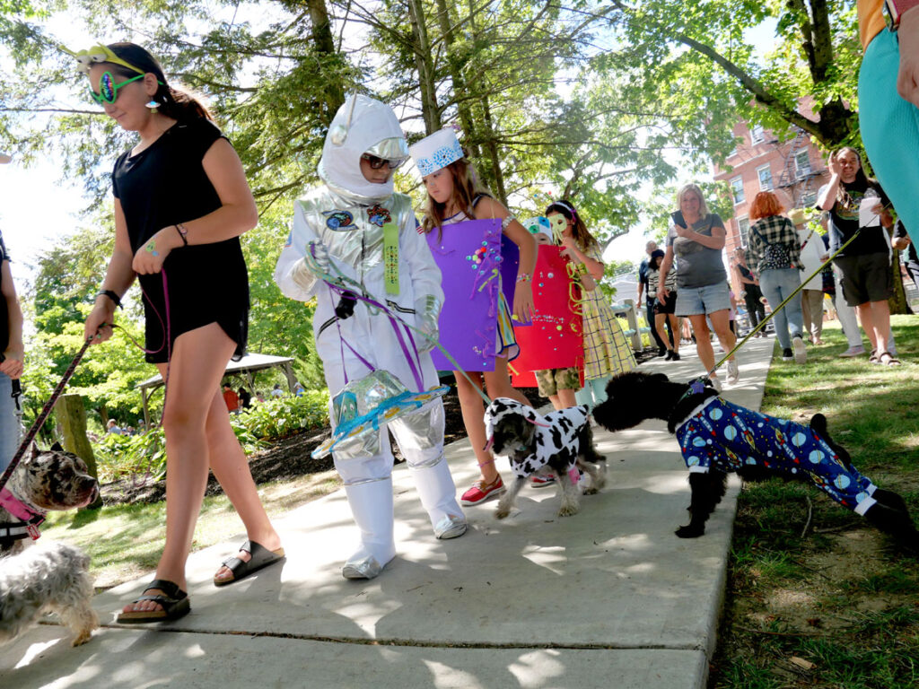 Alien Parade during the Exeter UFO Festival in Exeter, New Hampshire, Sept. 3, 2022. (© Greg Cook photo)