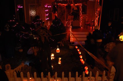 picHallow103110_0117