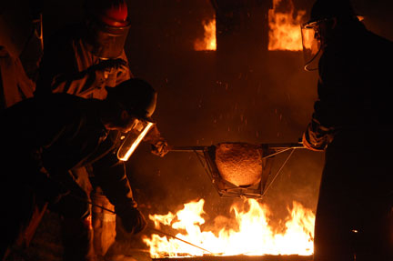 picIronPour102910_0457