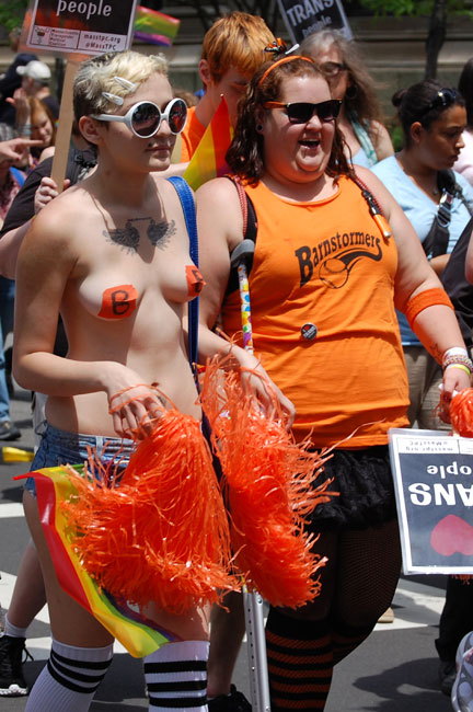 picBostonPride120609t_0112w