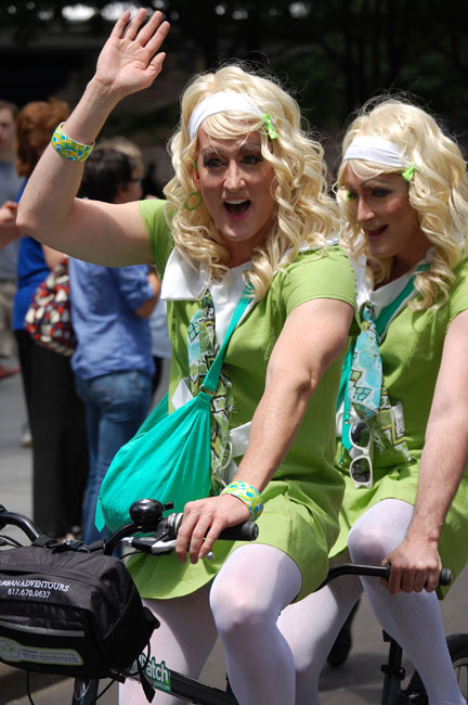 picBostonPride120609t_0124w