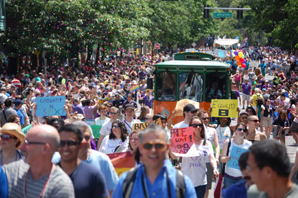 picBostonPride120609t_0308w
