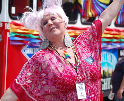 picBostonPride120609t_0389w