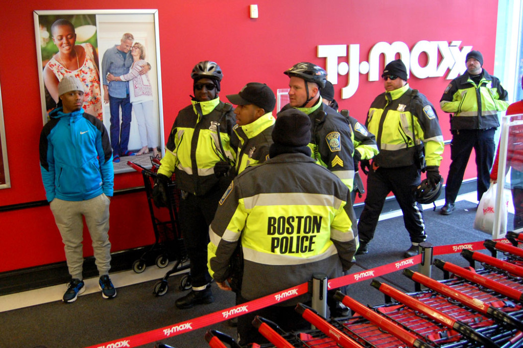 Boston Police arrive at T.J. Maxx. (Greg Cook)