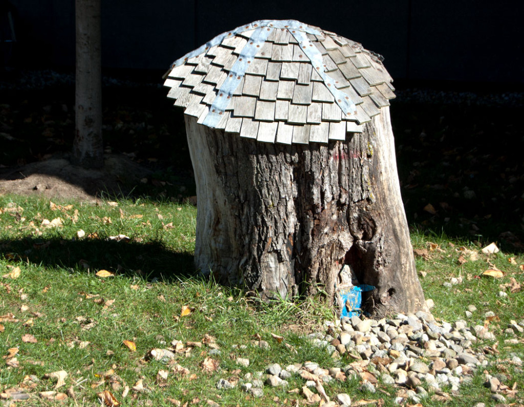 Winnie-the-Pooh House outside Harvard Science Center, Cambridge, October 2017. (Greg Cook)