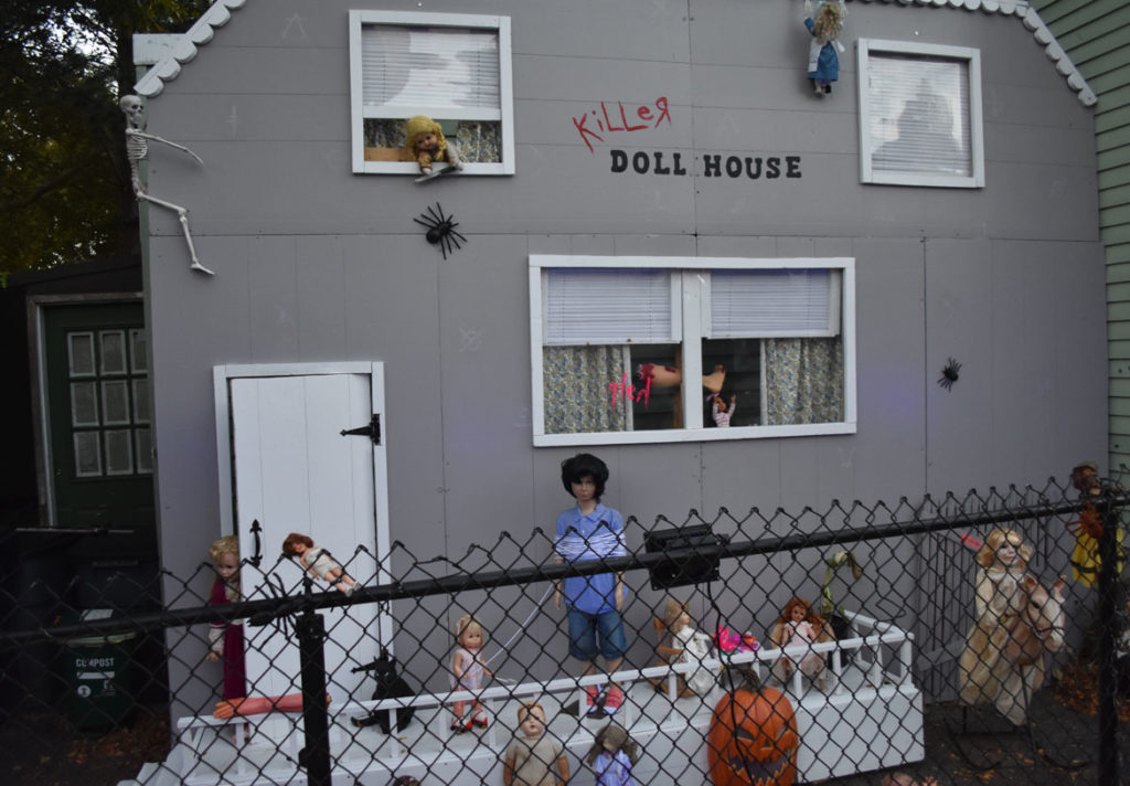 Halloween: "Killer Doll House," Cambridge, corner of Third and Hurley streets., Oct. 20, 2018. (Greg Cook)