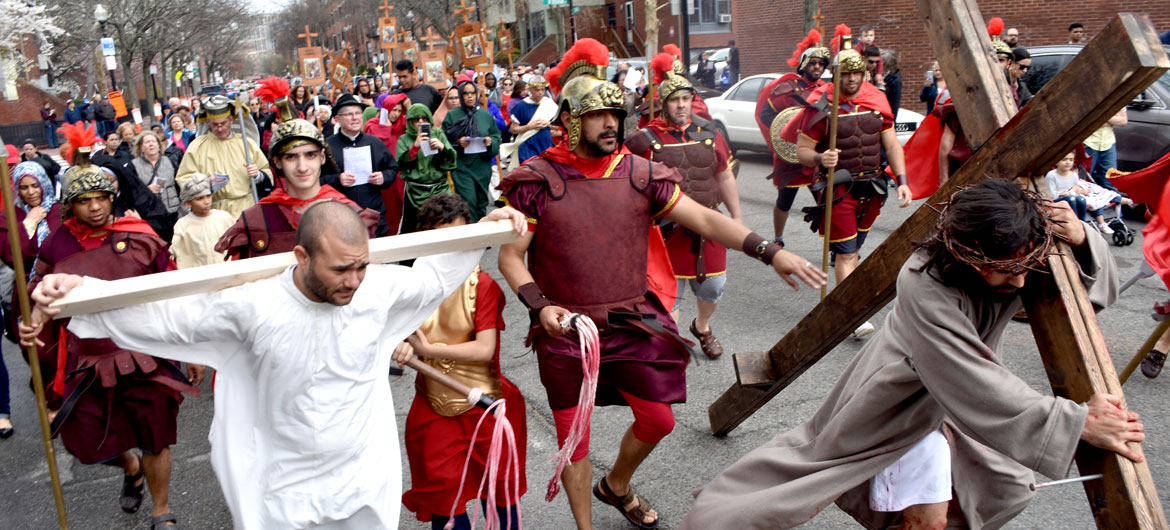 Photos Roman Catholic Easter Pageant Reenacts Jesus Execution Wonderland
