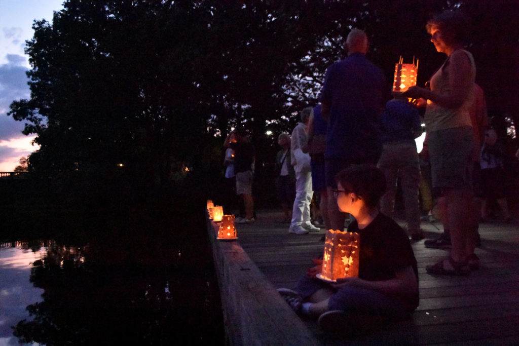 Remembering Hiroshima and Nagasaki Vigil in Watertown Square, Aug. 4, 2019. (Greg Cook)