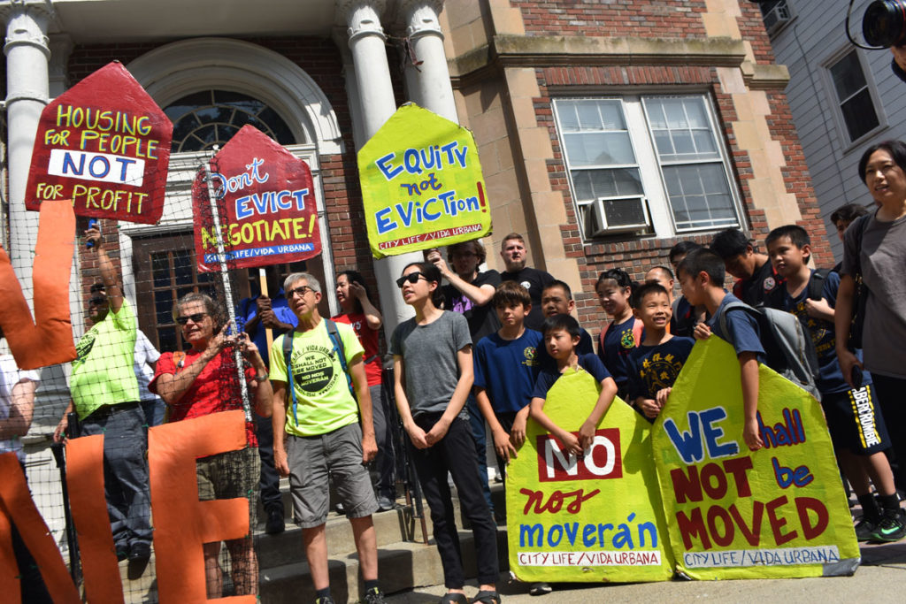 City Life/Vida Urbana rally to support renters fighting hikes of nearly 50 percent at 33 Park St., Malden, Aug. 3, 2019. (Greg Cook)