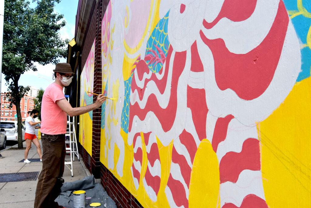 Greg Cook painting mural at Wah Lum Kung Fu & Thai Chi Academy in Malden, July 29, 2020. (Photo ©Greg Cook)