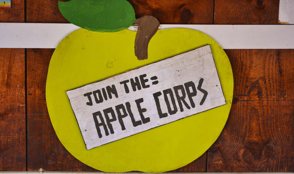 Sign pained by Andy Mack Sr. for Moose Hill Orchards in Londonderry, New Hampshire—home of Mack’s Apples. (Courtesy Londonderry Arts Council)