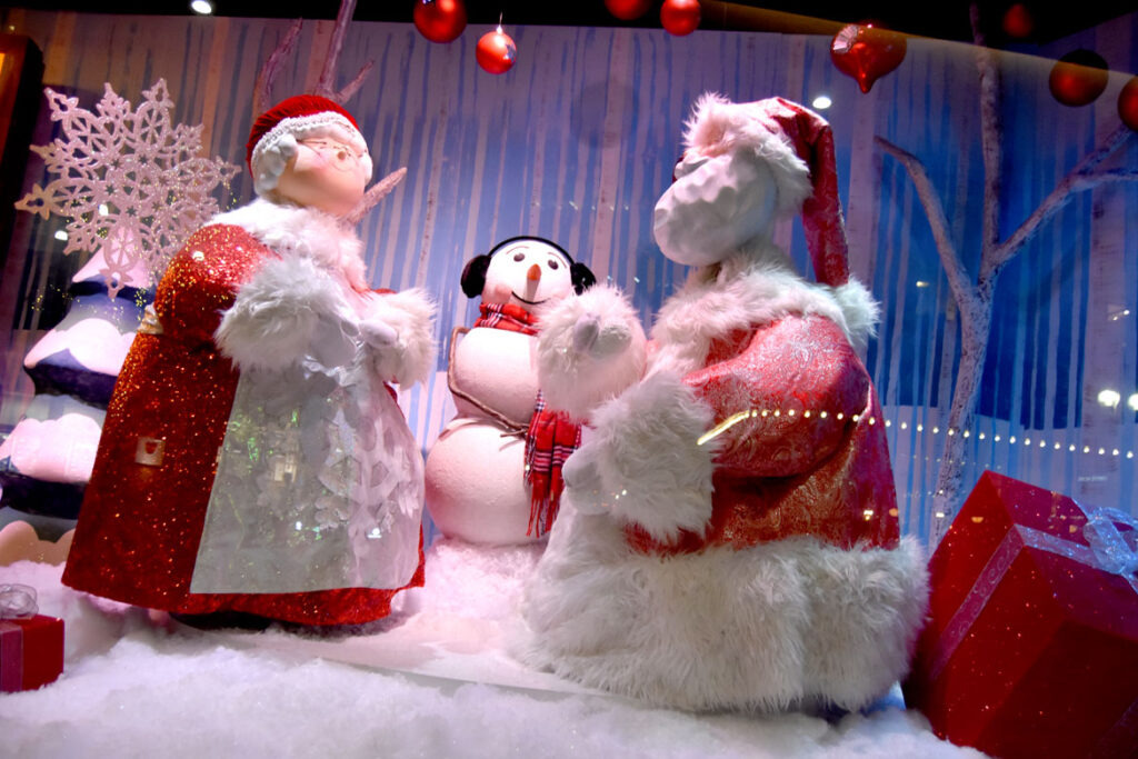 Christmas windows at Macy's, Boston, 2019. (©Greg Cook photo)