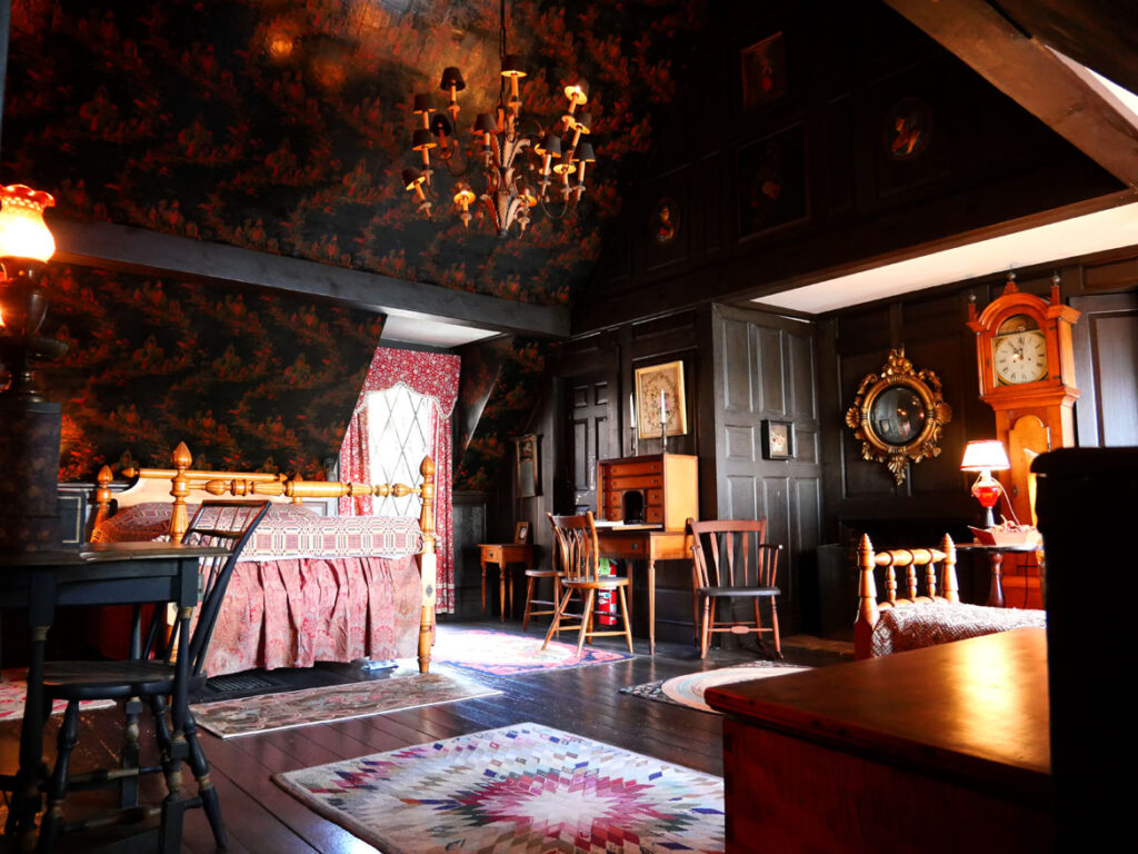 Beauport Sleeper-McCann House in Gloucester: Stawberry Hill Room on second floor. (©Greg Cook photo 2022)