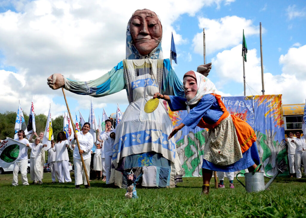 Bread and Puppet Theater performs its "Apocalypse Defiance Circus" in Glover, Vermont, Aug. 28, 2022. (© Greg Cook photo)