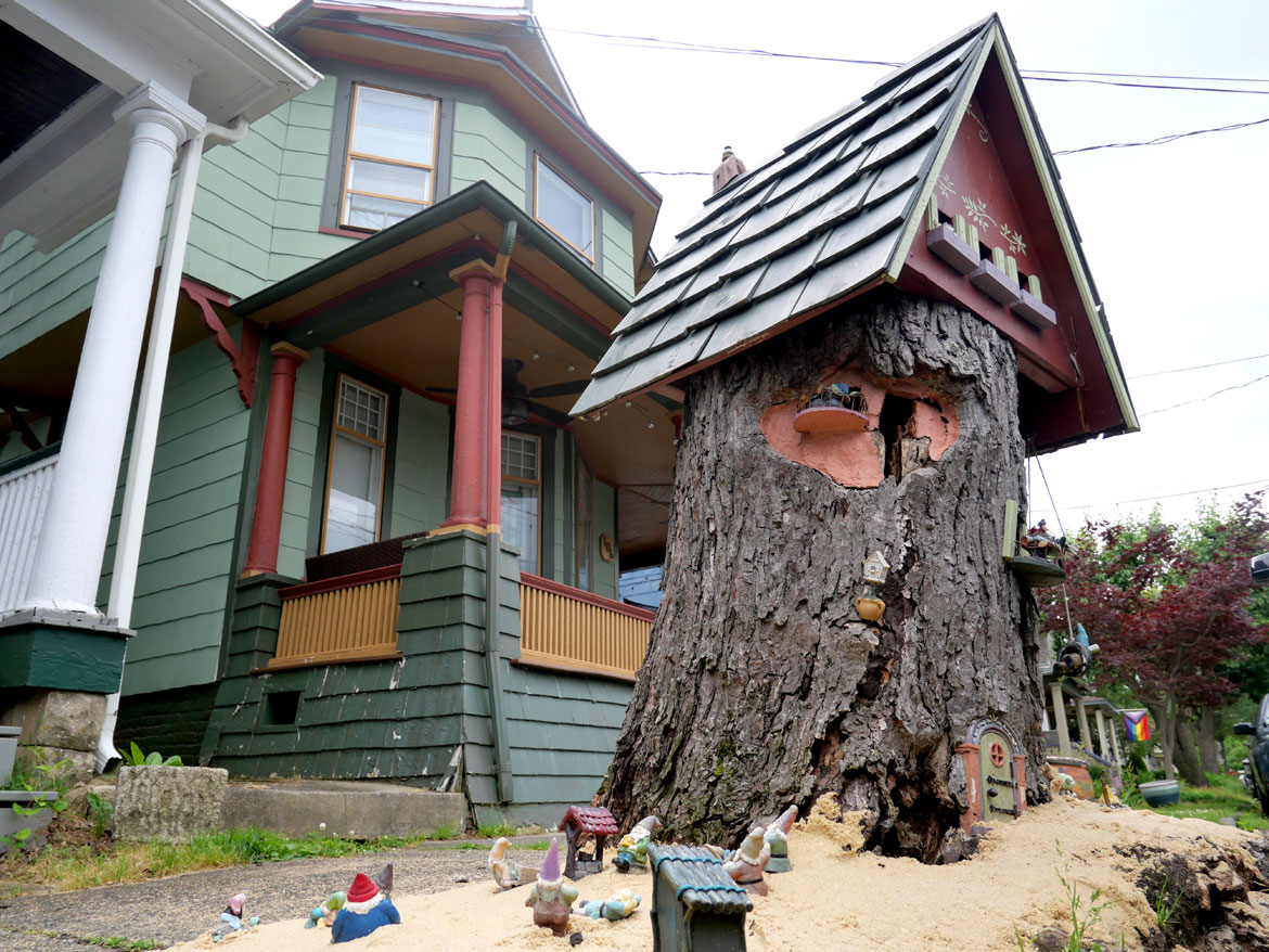 Elf house on Heck Avenue at New Jersey Avenue, Ocean Grove, New Jersey, 2022. (©Greg Cook photo)