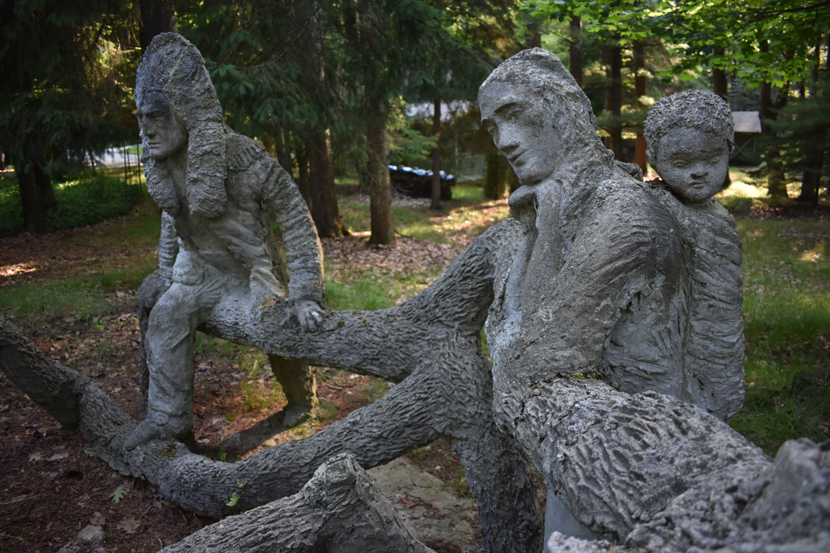 James Tellen's woodland sculpture garden at Sheboygan, Wisconsin, 2021. (©Greg Cook photo)