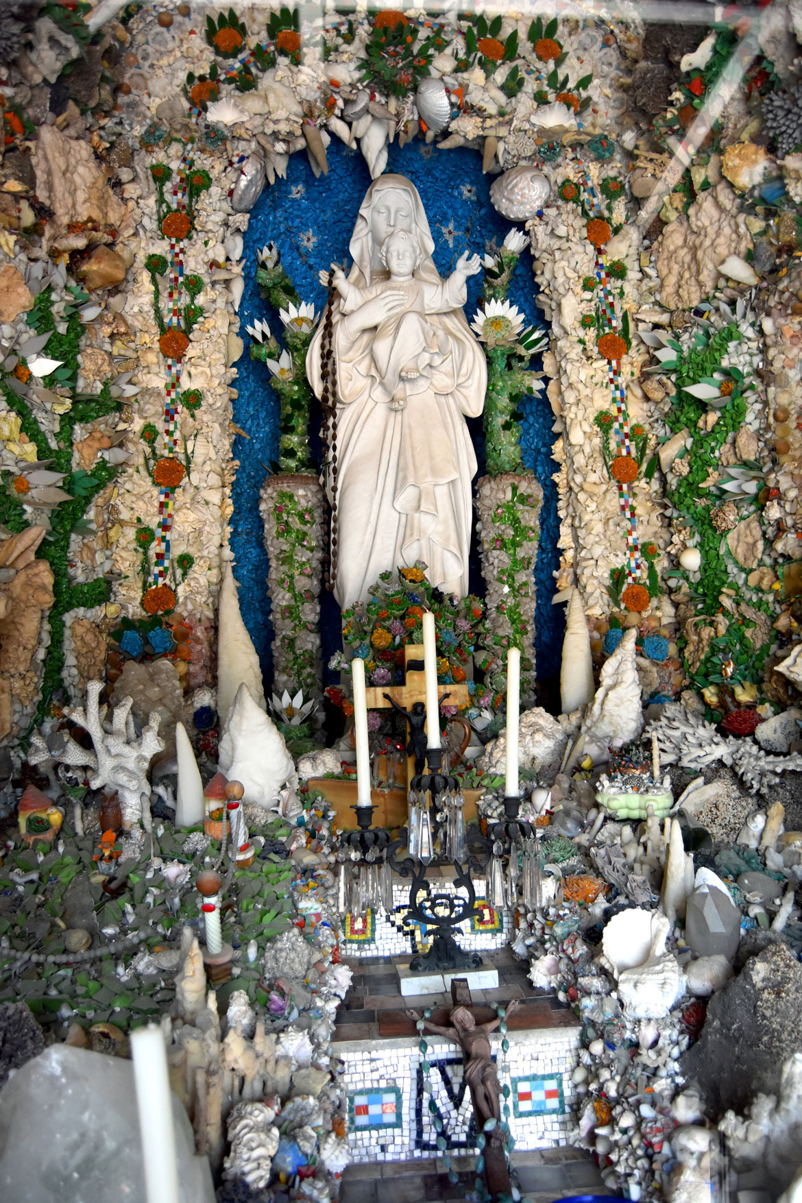 Father Mathias Wernerus's Dickeyville Grotto at Dickeyville, Wisconsin, 2018. (©Greg Cook photo)