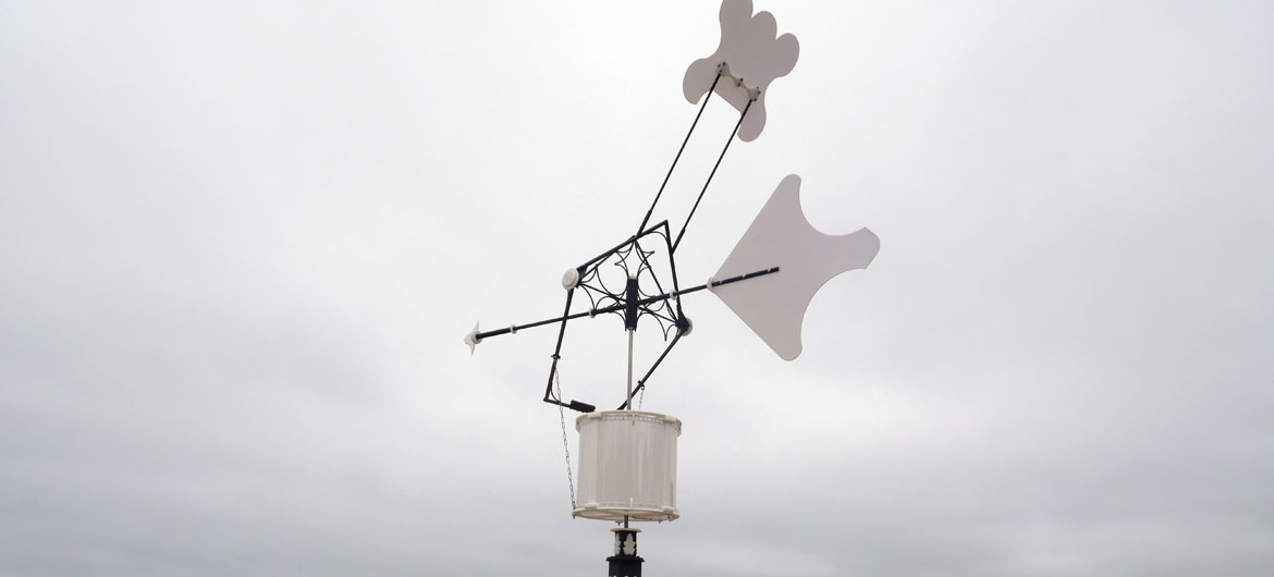 Andrew Mowbray's 2009 sculpture “Tempest Prognosticator” in Provincetown, 2023. (©Greg Cook photo)