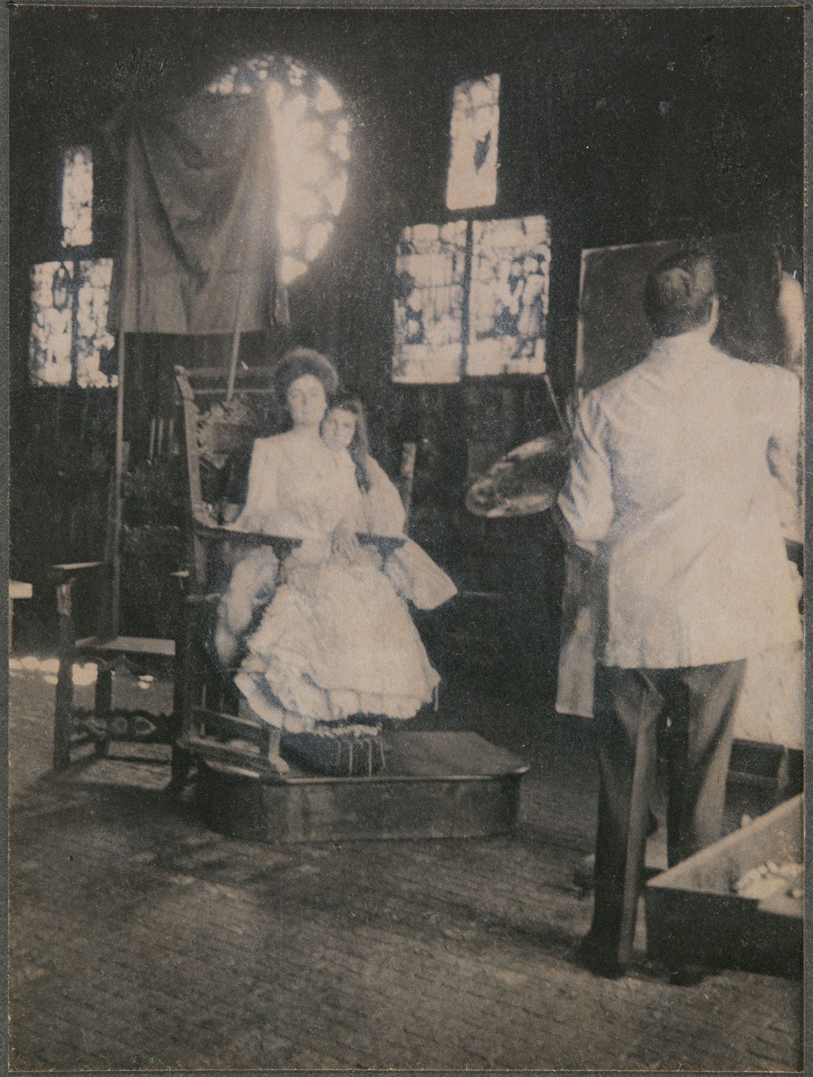 John Templeman Coolidge, "John Singer Sargent painting Mrs. Fiske Warrent (Gretched Osgood) and her daughter Rachel in the Gothic Room," 1903, platinum print. (Isabella Stewart Gardner Museum)