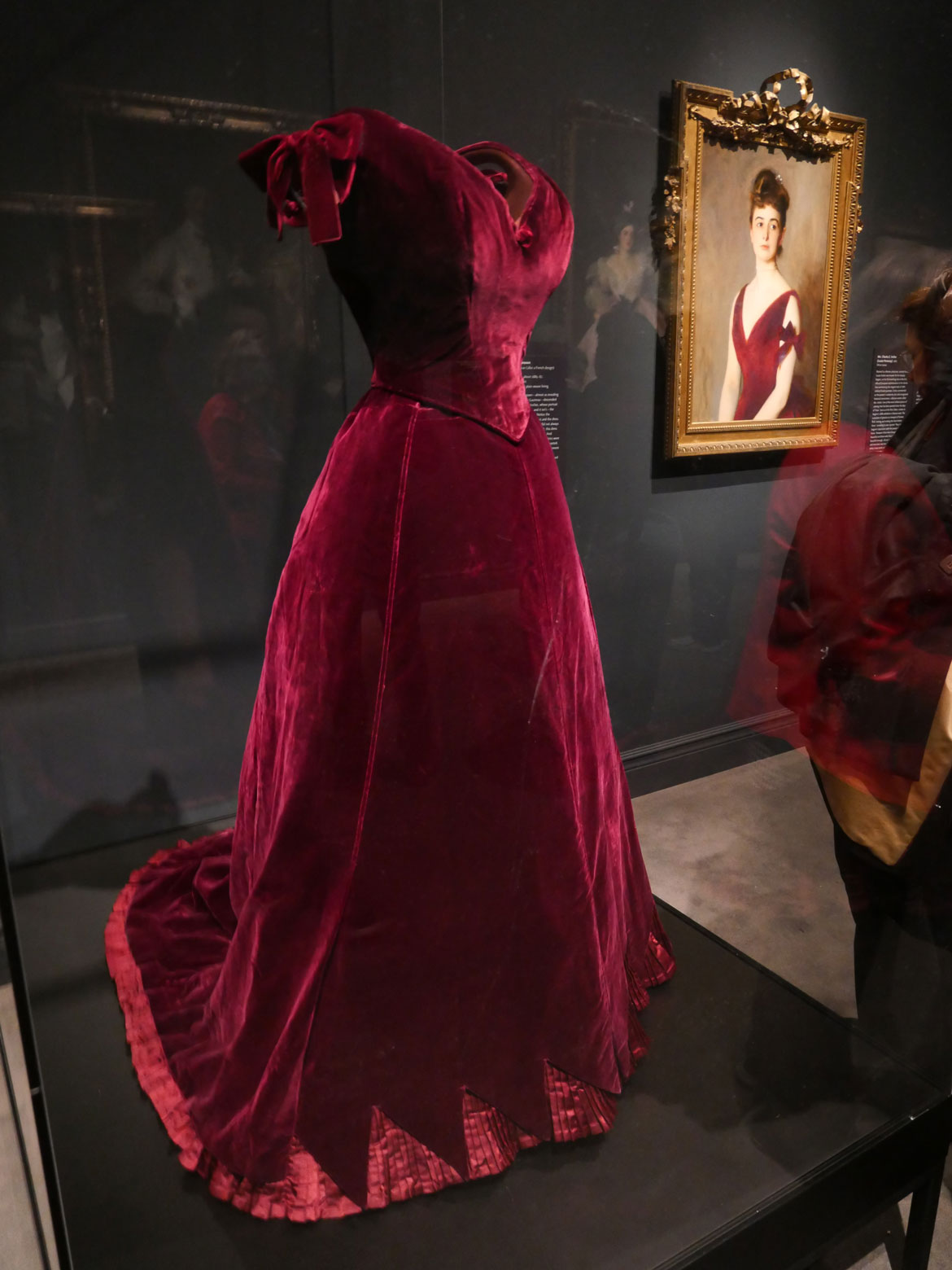 Silk velvet evening dress and John Singer Sargent, "Mrs. Charles E. Inches (Louise Pomeroy)," 1887, oil on canvas, in "Fashioned by Sargent" at Museum of Fine Arts, Boston, 2023 to 2024. (©Greg Cook photo)