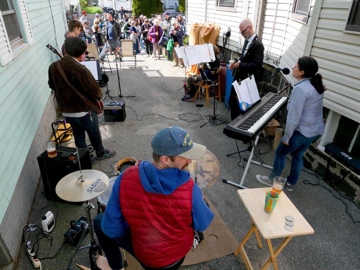 Die Nacktschnecken performed on Trull Street during the 2024 Somerville Porchfest, May 11, 2024. (©Greg Cook photo)