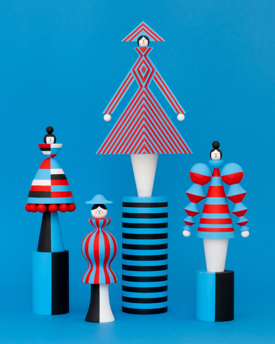 Lesley Barnes and Ross McAuley, "Poncho Pedro, Anna and Ava," 2025. Installation view at YSP. (Photo © Ross McAuley, courtesy Yorkshire Sculpture Park)