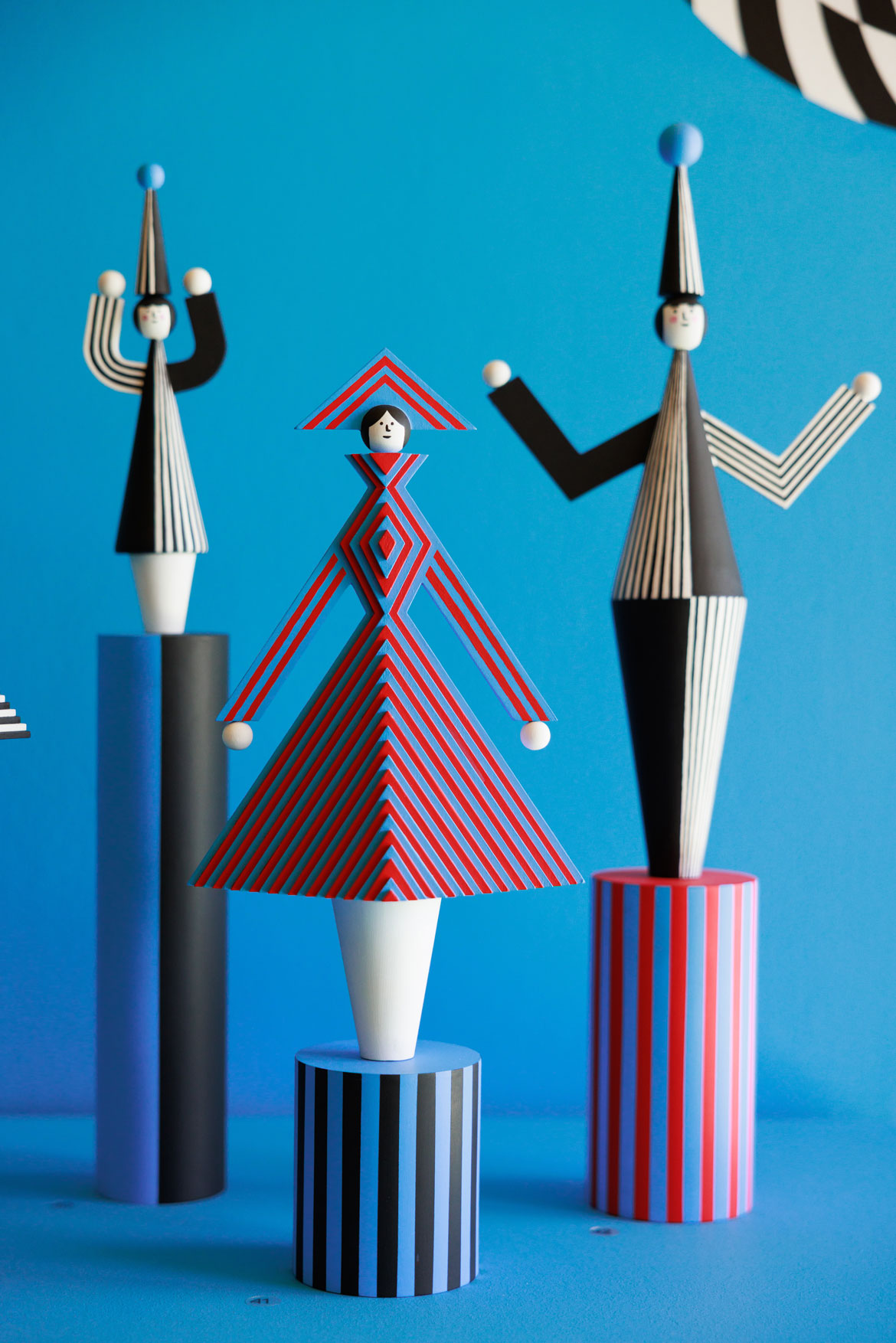 Lesley Barnes and Ross McAuley, "Fashion Play," 2025. Installation view at YSP. (Photo © Jo Crawford, courtesy Yorkshire Sculpture Park)