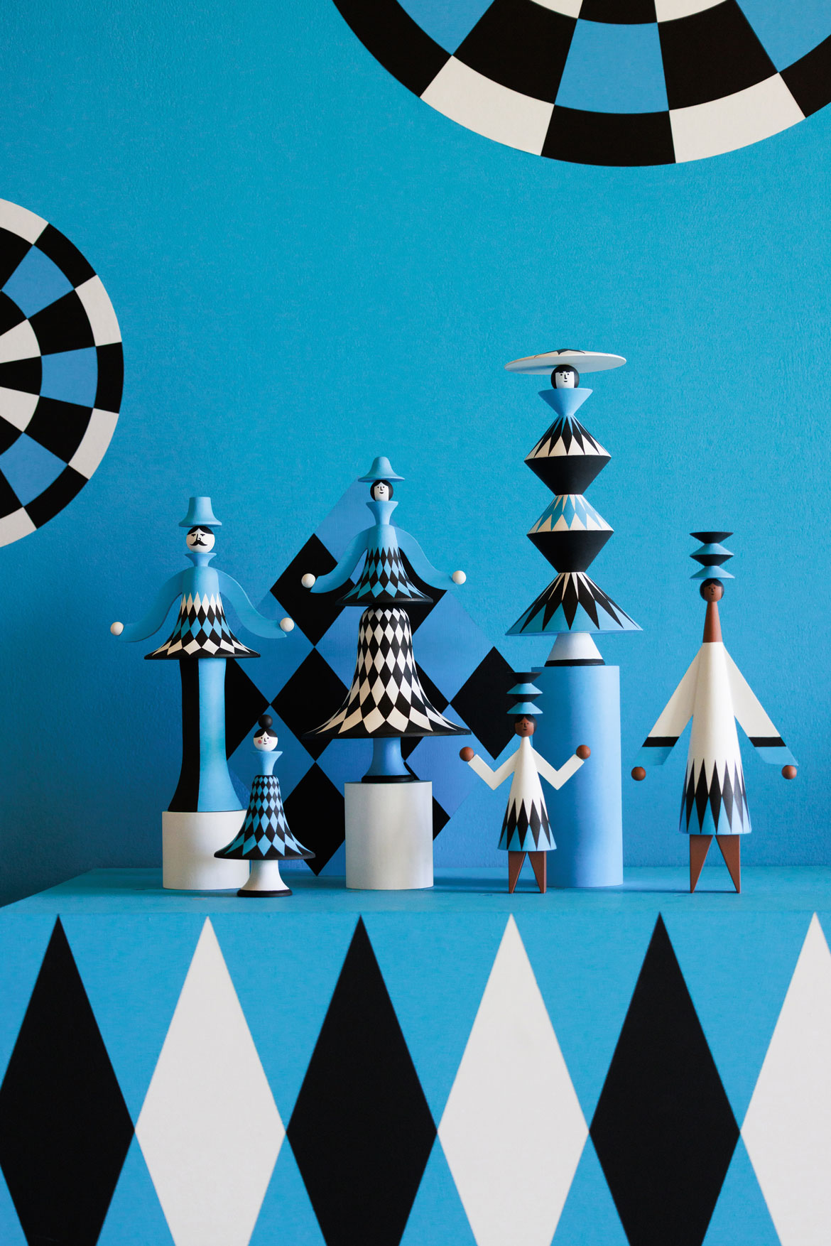 Lesley Barnes and Ross McAuley, "Fashion Play," 2025. Installation view at YSP. (Photo © Jo Crawford, courtesy Yorkshire Sculpture Park)