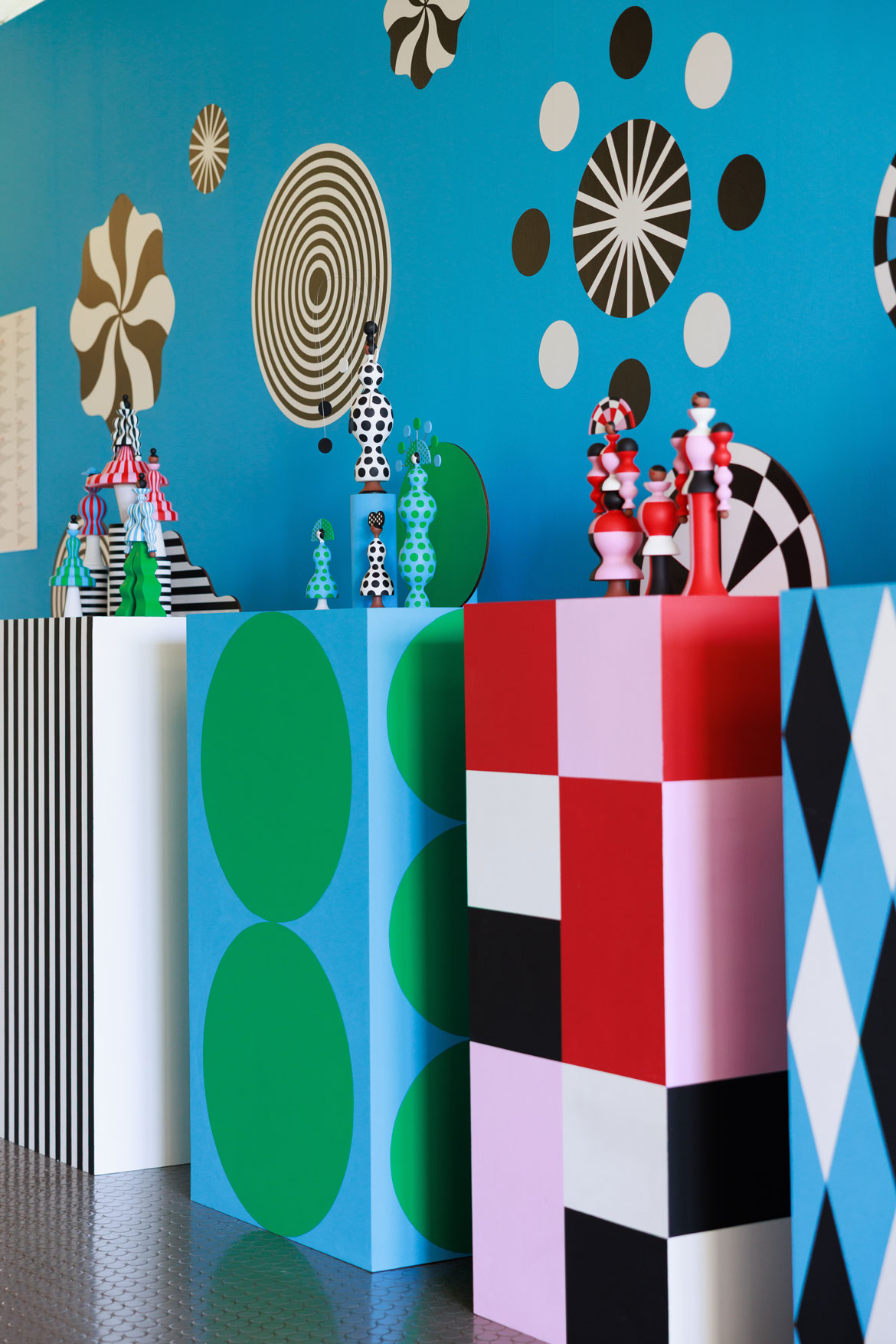 Lesley Barnes and Ross McAuley, "Fashion Play," 2025. Installation view at YSP. (Photo © Jo Crawford, courtesy Yorkshire Sculpture Park)