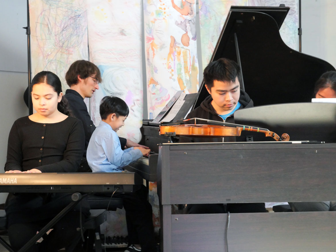 "Around Hear" students perform with Dan Sedgwick at Mystic Activity Center, Somerville, March 21, 2026. (©Greg Cook photo)