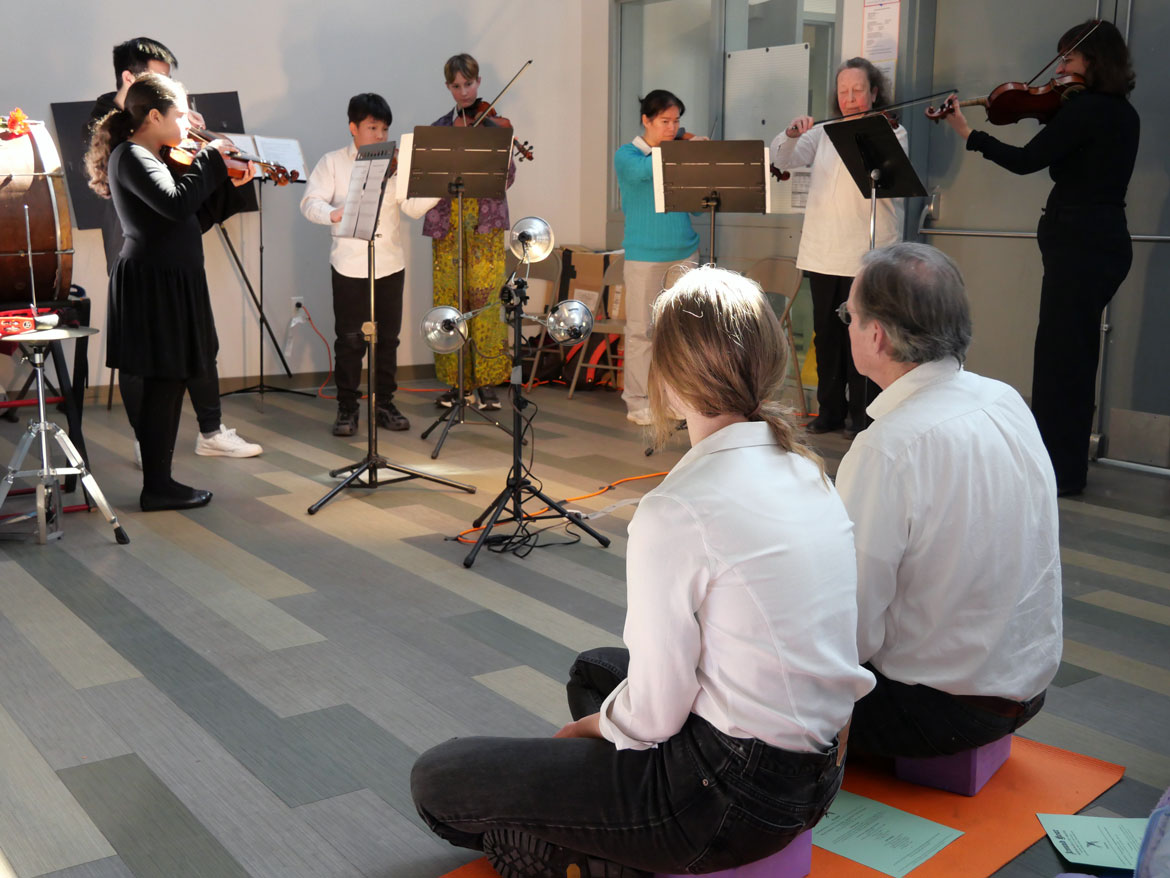 "Around Hear" students perform with Marji Gere (far right) at Mystic Activity Center, Somerville, March 21, 2026. (©Greg Cook photo)