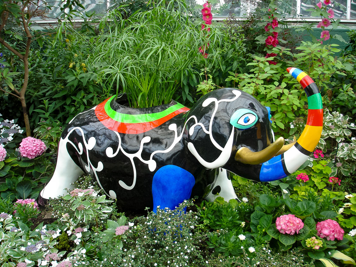 Niki de Saint Phalle. "Grand Éléphant Vase," 1991. Installed at the Atlanta Botanical Garden, 2006 © 2026 Niki Charitable Art Foundation, All rights reserved. (Photo: Jana Nier Mooneyhan )