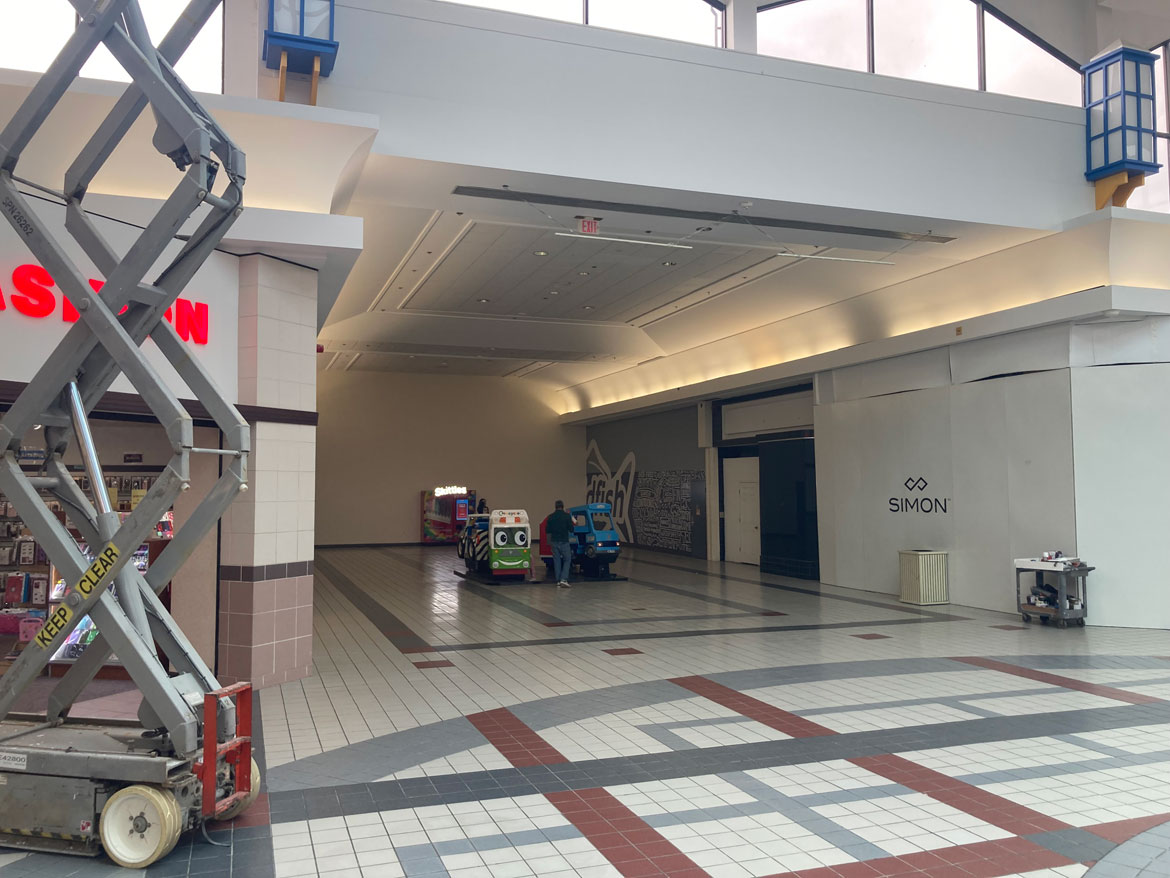 A local mall. (©Greg Cook photo)
