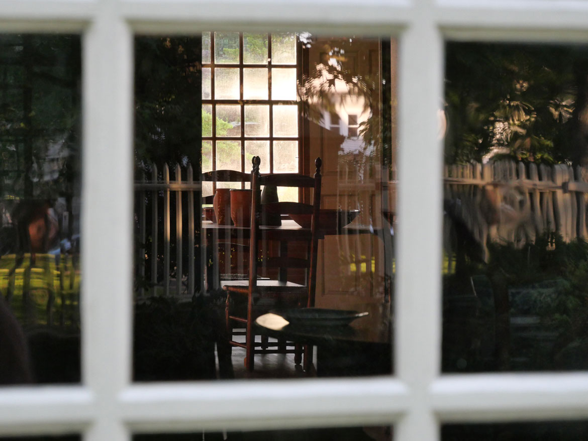 Looking into Royall House in Medford, Massachusetts, June 3, 2026. (©Greg Cook photo)