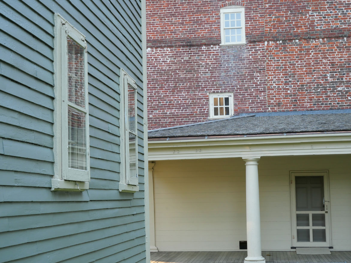 Royall House (right) and Slave Quarters in Medford, Massachusetts, June 3, 2026. (©Greg Cook photo)