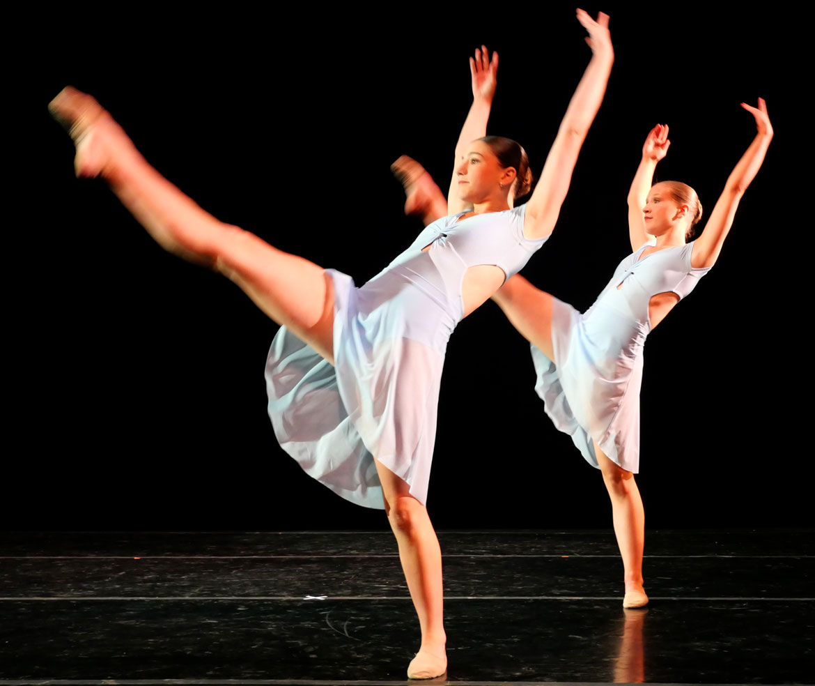 "Summer Solace" presented by Janelle Gilchrist Dance Troupe at Cambridge's Foundry, July 11, 2026. (©Greg Cook photo)