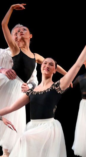 "Summer Solace" presented by Janelle Gilchrist Dance Troupe at Cambridge's Foundry, July 11, 2026. (©Greg Cook photo)