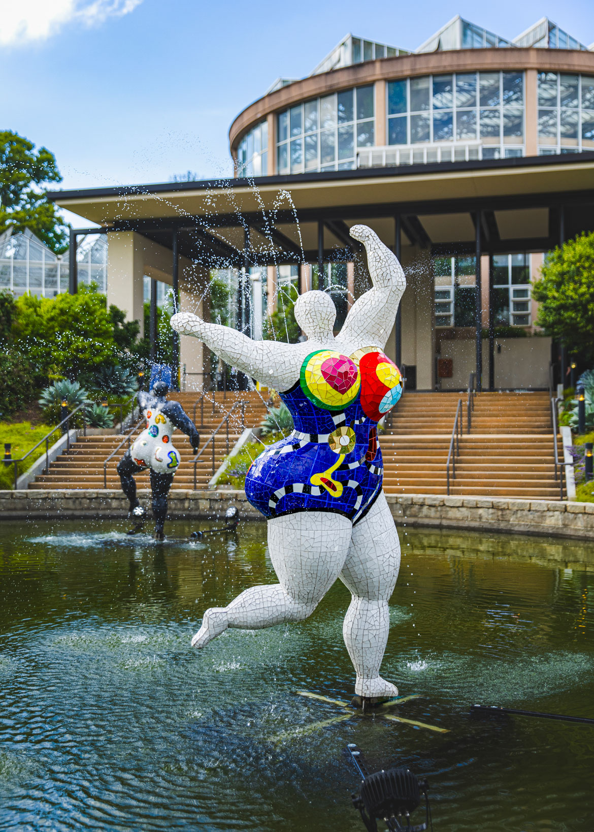 Niki de Saint Phalle. "Les Trois Grâces Fontaine," 1999. Installed at the Atlanta Botanical Garden, 2026 © 2026 Niki Charitable Art Foundation, All rights reserved. (Courtesy Atlanta Botanical Garden)