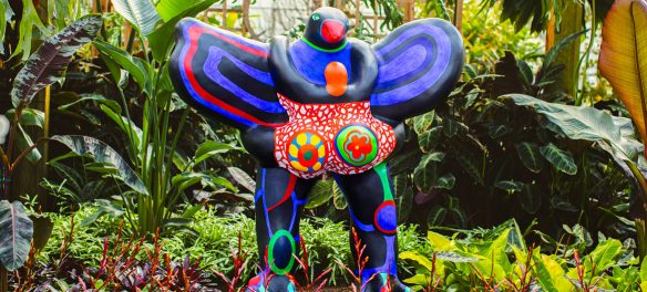 Niki de Saint Phalle. "Oiseau Amoureux," 1990. Installed at the Atlanta Botanical Garden, 2026 © 2026 Niki Charitable Art Foundation, All rights reserved. (Courtesy Atlanta Botanical Garden)