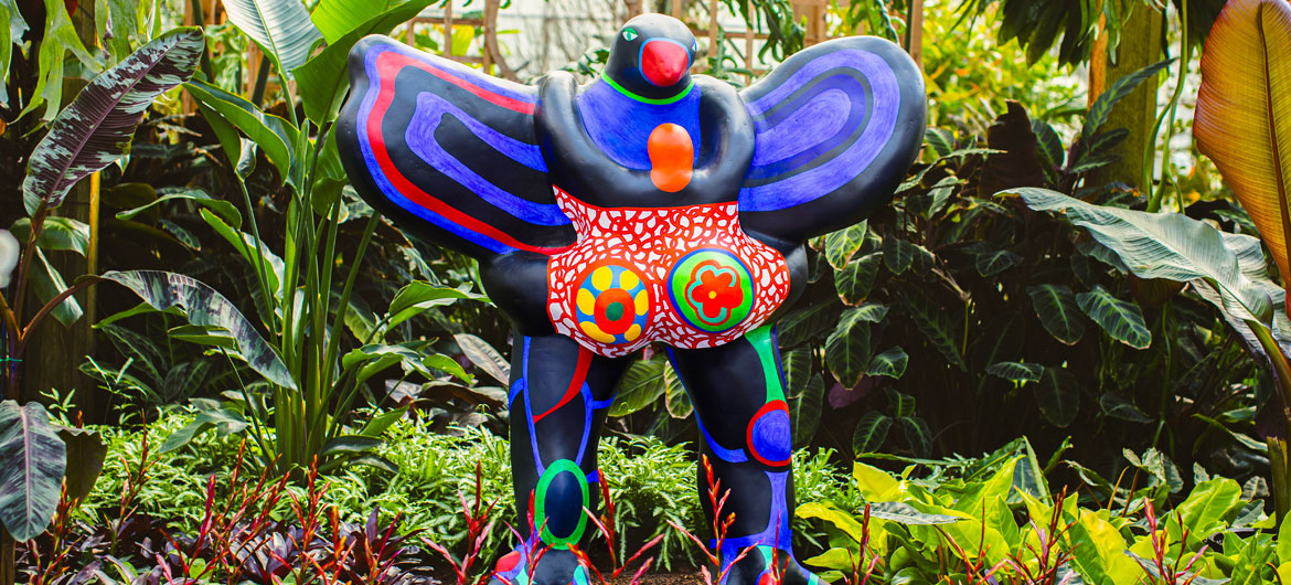 Niki de Saint Phalle. "Oiseau Amoureux," 1990. Installed at the Atlanta Botanical Garden, 2026 © 2026 Niki Charitable Art Foundation, All rights reserved. (Courtesy Atlanta Botanical Garden)