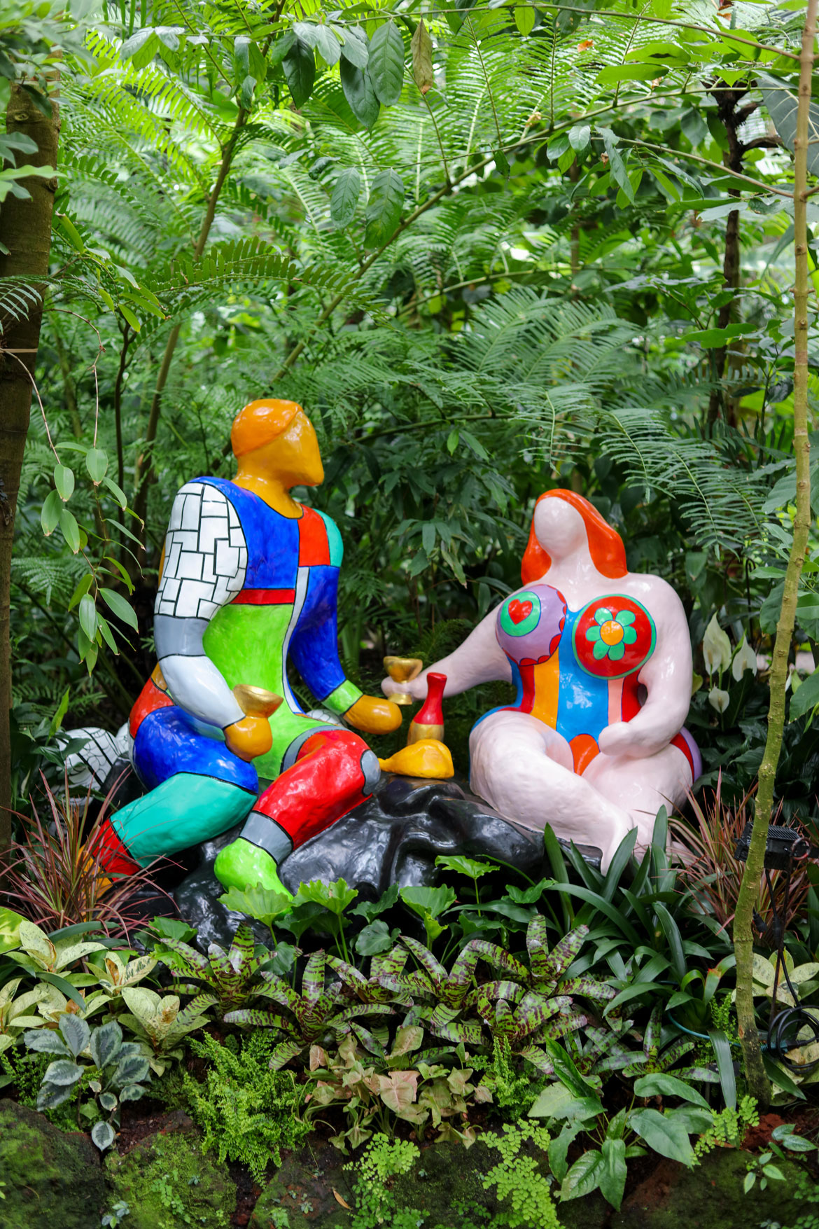 Niki de Saint Phalle. "Adam et Eve," 1985. Installed at the Atlanta Botanical Garden, 2026 © 2026 Niki Charitable Art Foundation, All rights reserved. (Courtesy Atlanta Botanical Garden)